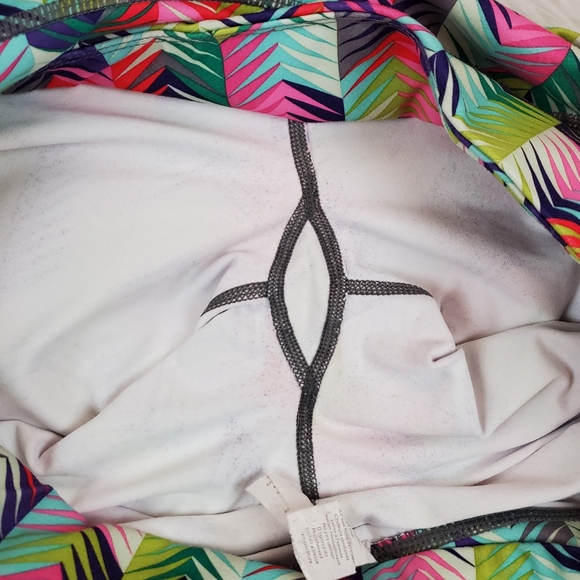 Fabletics Lima Capri High Intensity Leggings - Picture 15 of 15